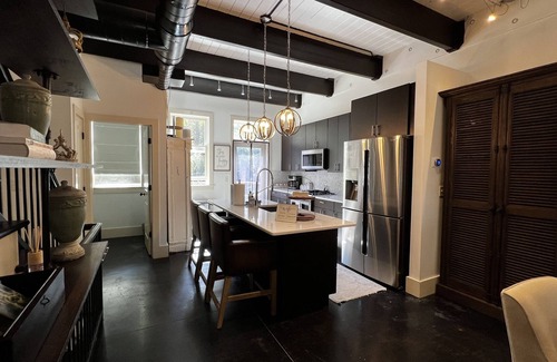 Habersham Condo | Stylish Loft in Habersham