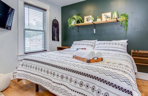 Southside Apartment | Stylish loft near SDF & Convention Center