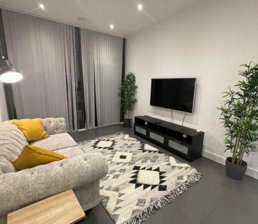 Woolwich Riverside Apartment | Stylish London 2Bedroom Apartment