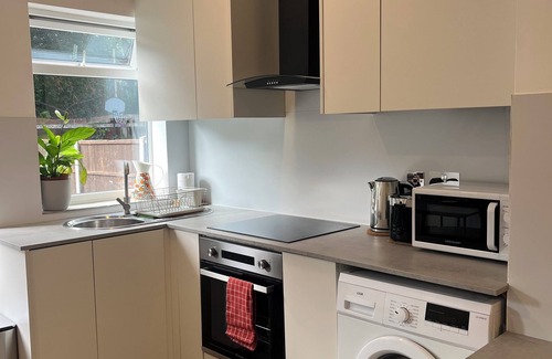 Finchley Apartment | Stylish London apartment with private garden