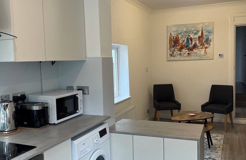 Finchley Apartment | Stylish London apartment with private garden
