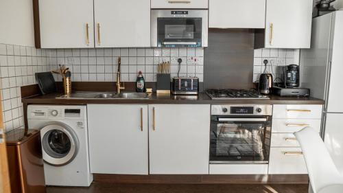 Chapel End Apartment | Stylish London apartment