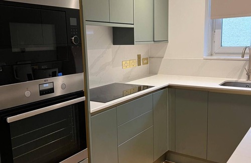 Elephant and Castle Apartment | Stylish London Bridge Apartment with Shard Views