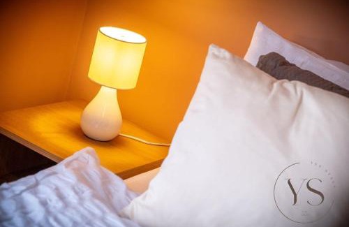 Stoke-on-Trent Apartment | Stylish Longton Studio 2A Near Alton Towers with Smart TV & Kitchenette
