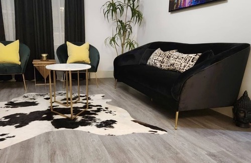 Alden Manor Apartment | Stylish Luxe Apartment