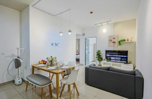 Taman Pertama Apartment | Stylish M Vertica 4 Bedroom Walk to MRT Velocity Mall