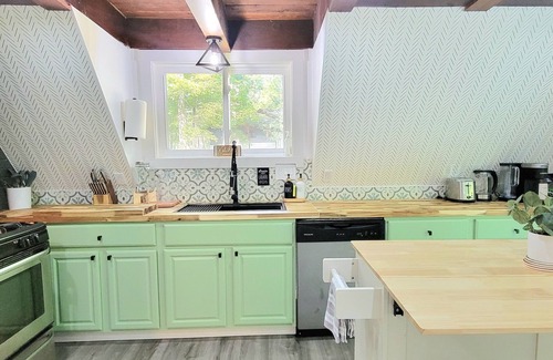 East Stroudsburg Cabin | Stylish Magazine-Worthy A-frame w/Hot tub, Firepit, Game Rm in East Stroudsburg