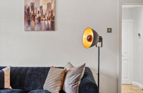 Maidstone Apartment | Stylish Maisonette near the heath with Free parking & Wi-Fi
