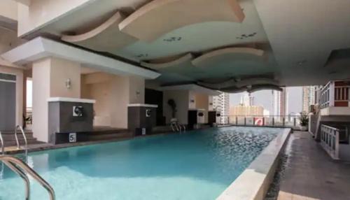 Ermita Night District Apartment | Stylish Malate City Hub at Birch Tower