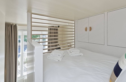 Camden Town with Primrose Hill Apartment | Stylish Mezzanine Studio in Leafy Primrose Hill