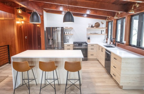 Ludington House | Stylish Mid-Century Modern Cottage