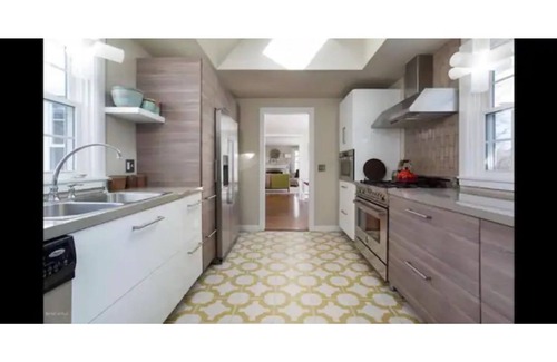 Lee House | Stylish Mid-century Modern Berkshires Cape