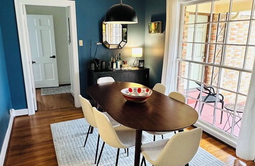 Mueller House | Stylish midcentury 2/1 house in Central Austin – close to everything!