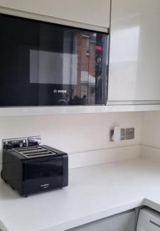 Pollokshaws House | Stylish Modern 3 bedroom house free parking