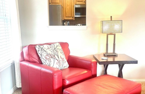 Ozark House | Stylish, Modern 3-bedroom home in Ozark. Near Finley Farms, park, library