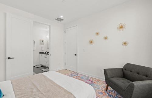 Charlotte Apartment | Stylish Modern 3BR 3,5BA Townhouse in Charlotte