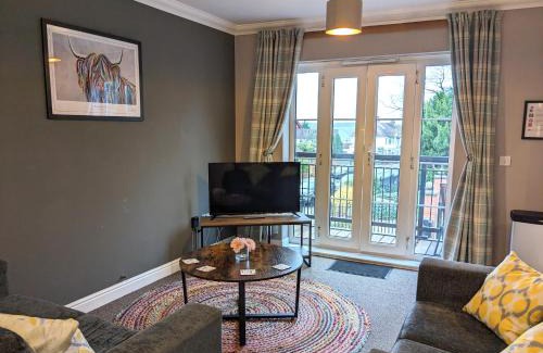 Gamston Apartment | Stylish Modern Apartment, FREE SECURE Parking