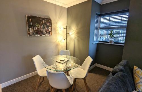 Gamston Apartment | Stylish Modern Apartment, FREE SECURE Parking