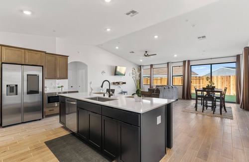 Pumpkin Center House | Stylish & Modern Bakersfield Retreat Near Downtown