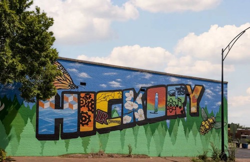 Hickory Apartment | Stylish & Modern Downtown Hickory Guest Retreat!
