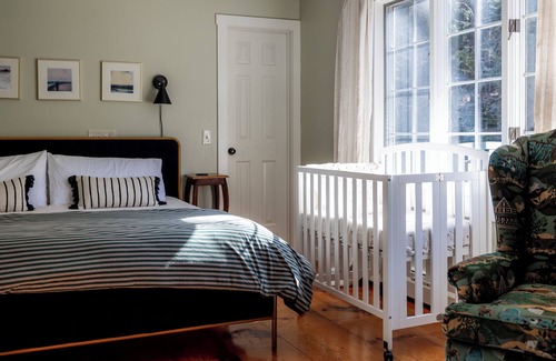 Wallingford Other | Stylish Modern Farmhouse with Hot Tub & Cabin