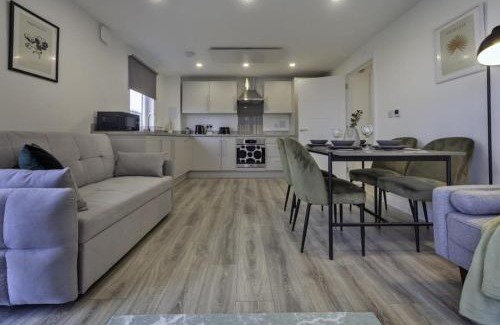 Willesborough Apartment | Stylish & Modern Flat 2 Min Walk to Ashford Outlet