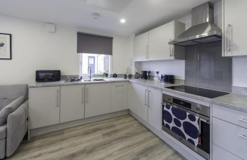 Willesborough Apartment | Stylish & Modern Flat 2 Min Walk to Ashford Outlet