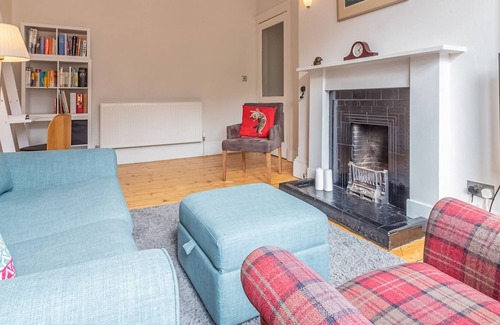 Bruntsfield Apartment | Stylish Modern Flat with Parking | Pass the Keys