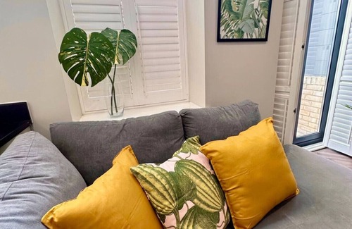 East Putney Apartment | Stylish modern flat in SW London