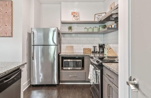 Reynoldstown Apartment | Stylish Modern Queen Suite + Parking, Pet Friendly