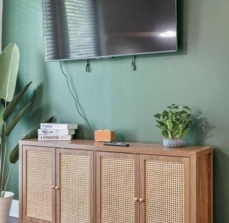 Reynoldstown Apartment | Stylish Modern Queen Suite Parking Pet Friendly
