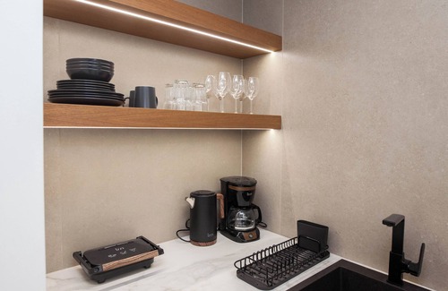 Piraeus Apartment | Stylish Modern Suite at Piraeus Port