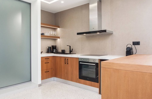 Piraeus Apartment | Stylish Modern Suite at Piraeus Port