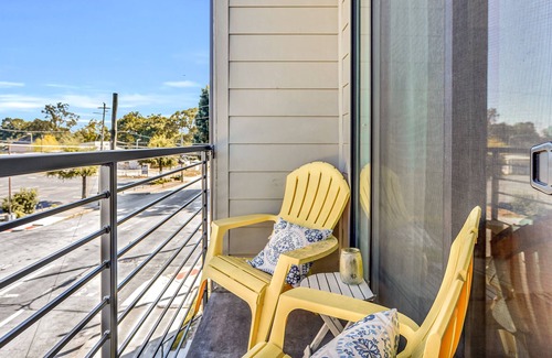 Mechanicsville House | Stylish modern townhome with roof deck, firepit, gym, movie room, AC & W/D