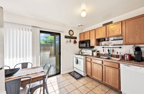 Menlo Park Apartment | Stylish & Modern Tucson Retreat Mins to Downtown!