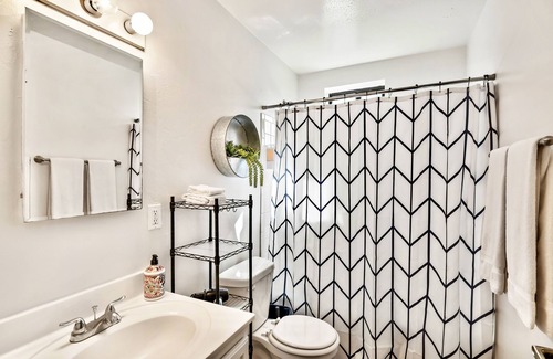 Menlo Park Apartment | Stylish & Modern Tucson Retreat Mins to Downtown!