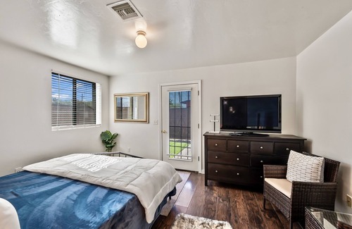 Menlo Park Apartment | Stylish & Modern Tucson Retreat Mins to Downtown!