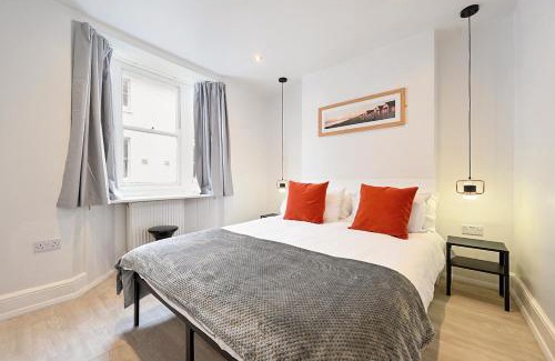 Brighton City Centre House | Stylish Modern Two Bedroom Fishermans Cottage Central Brighton