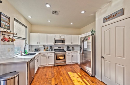Spring Valley Villa | Stylish Modern Villa! 4 Bedrooms 2.5 Bath.n