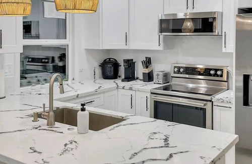 Modesto House | Stylish Modesto Getaway: Near Hospitals & Shoppingnn