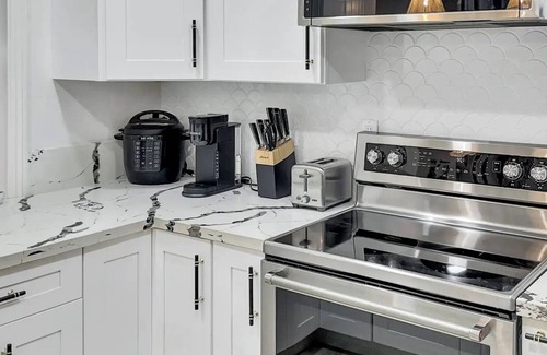 Modesto House | Stylish Modesto Getaway: Near Hospitals & Shoppingnn