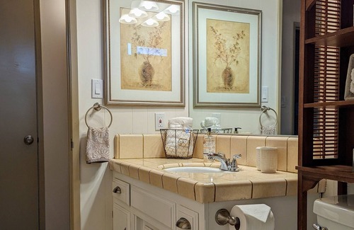 Frazier Park House | Stylish Mountain Getaway with Fireplace + Wifi