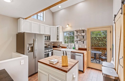 Southside House | Stylish Mountain Home w/Exquisite Studio Loft! Walk to Downtown & NAU!