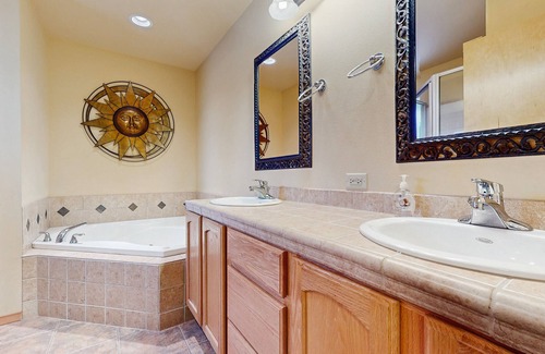 Downtown Leavenworth Hotel | Stylish mountain retreat steps from downtown Leavenworth!