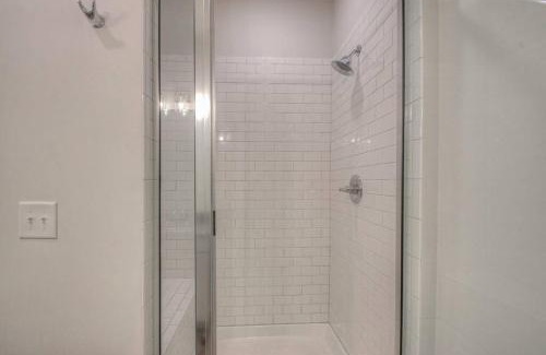 Metrocenter - North Rhodes Park Apartment | Stylish Music City Getaway 3miles to DWTWN