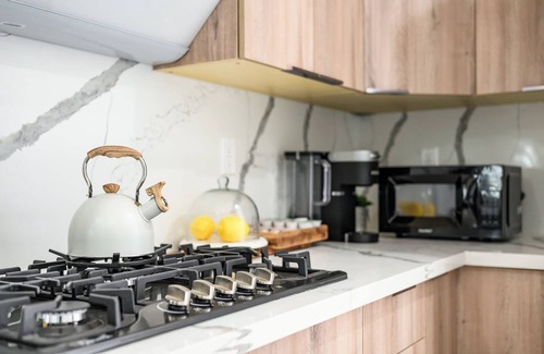 West Covina House | Stylish New Home Bright, Modern & Fully Stocked