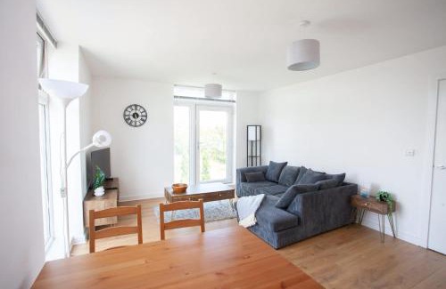 North West Apartment | Stylish Newly Decorated 2 Bed