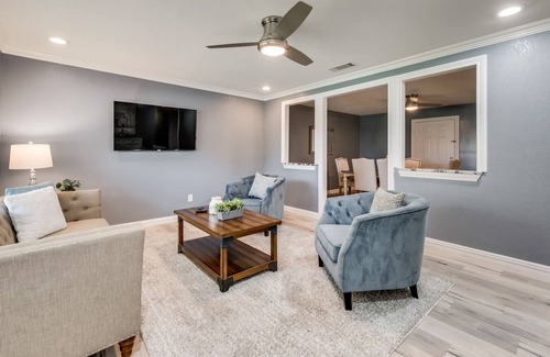 Dallas House | Stylish Newly Remodeled Home- 10 Min. to Downtown