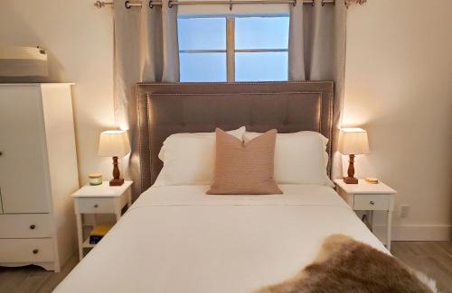 Riverside Park House | Stylish & Newly-Renovated Suites near Las Olas