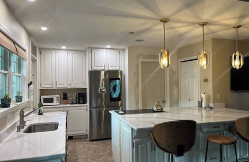 Farmington House | Stylish & Newly Renovated Home – Prime Location!